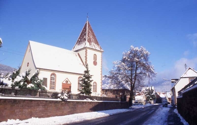 Dorfkirche im Schnee